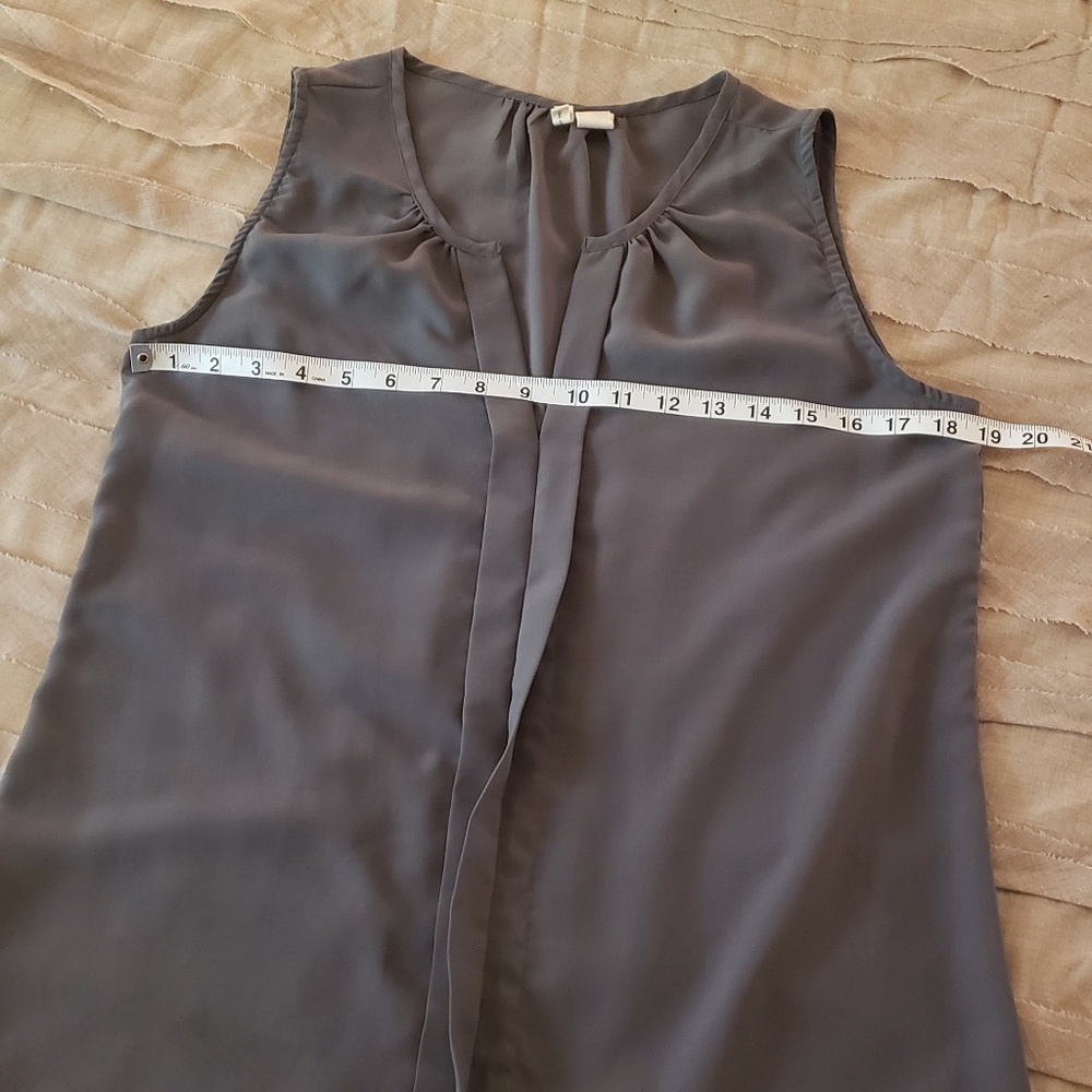 Lightweight Gray Sheer Tank - Picture 4 of 5